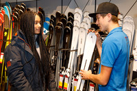 THEMENBILD, Wirtschaft, Ski-Verkauf