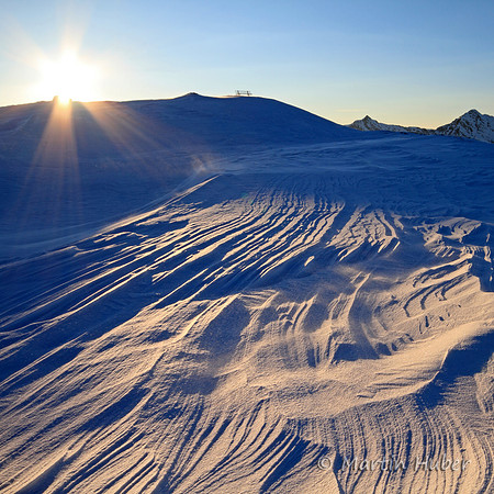 Windlinien im Schnee auf der Guschen