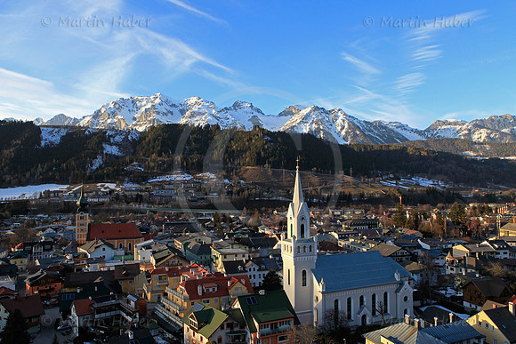 Schladming mit katholischer (links) und evangelischer Kirche