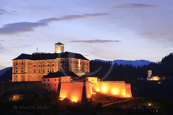 Schloss Trautenfels und die Pfarrkirche Pürgg