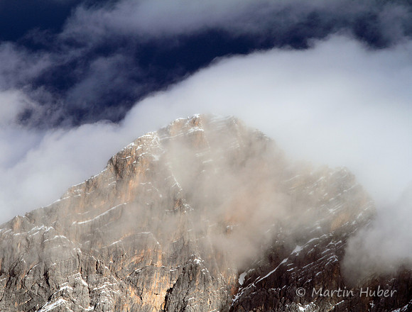 Föhnwolken jagen um den Dachstein-Gipfel