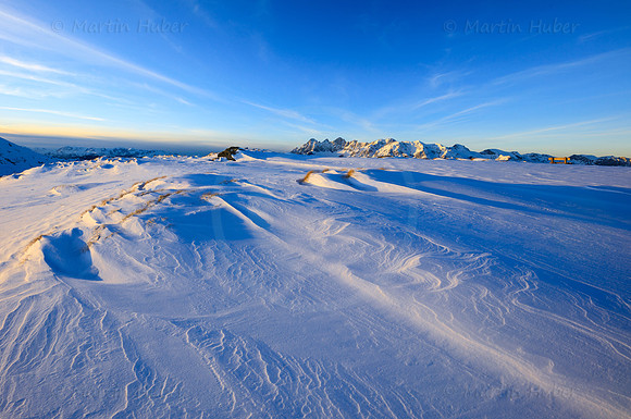 Windlinien im Schnee, Sonnenuntergang