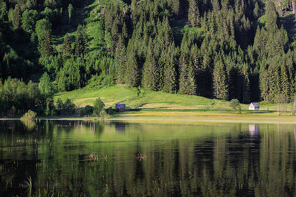 THEMENBILD, Frühling in den Bergen, Schmelzwasser