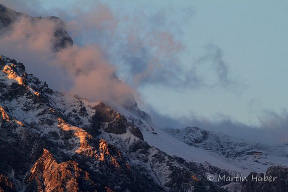 Sonnenuntergangs-Streiflichter und Nebelschwaden rund ums Guttenberghaus