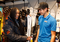 THEMENBILD, Wirtschaft, Ski-Verkauf