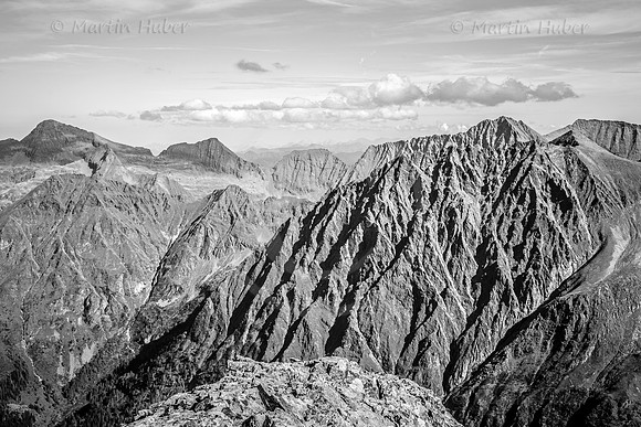 Hochwildstelle (links) mit Rauhenberg, Greifenberg, Waldhorn