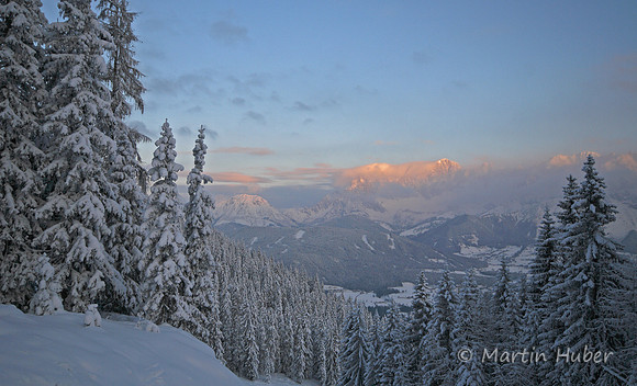 Dachsteingebirge im ersten Morgenrot
