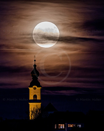Katholische Kirche Haus im Ennstal und Vollmond