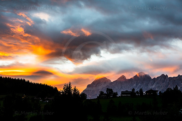 Wetter, Wolken, Abendrot und Dachstein
