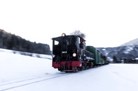 Taurachbahn mit Dampflokomotive im Winter