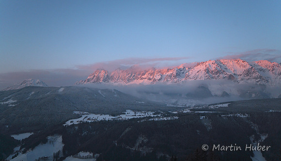 Das Dachsteinmassiv im Abendrot