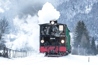 Taurachbahn mit Dampflokomotive im Winter