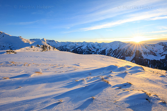 Windlinien im Schnee, Sonnenuntergang