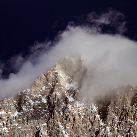 Föhnwolken jagen um den Mitterspitz-Gipfel